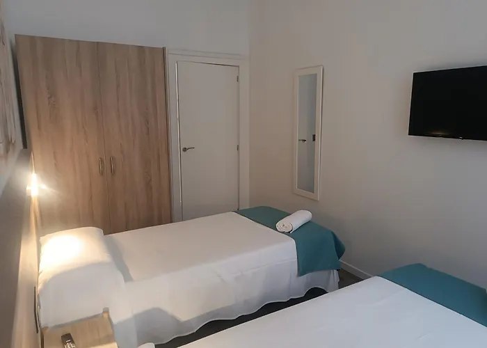 Apartamentosturisticos Puerta Del Alcazar 0-1 *